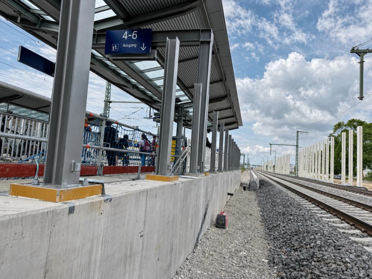 Montage Bahnsteigdächer CHRISBUD
